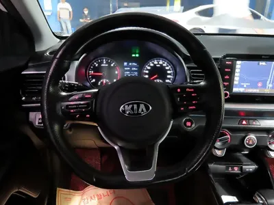 Kia Stonic 2018, 91772 км, за 6381.45 USD - фото 10