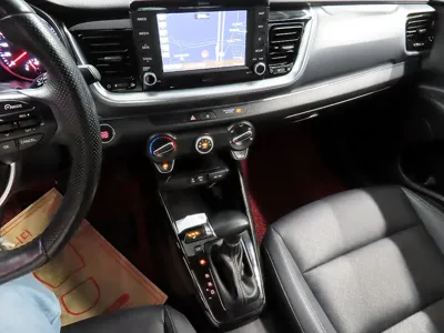 Kia Stonic 2018, 91772 км, за 6381.45 USD - фото 11