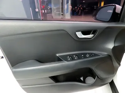 Kia Stonic 2018, 91772 км, за 6381.45 USD - фото 14