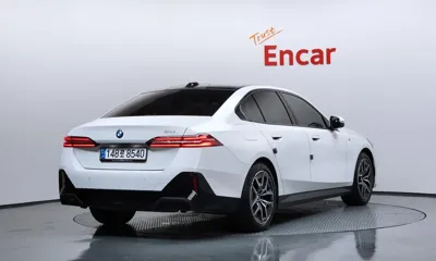 BMW 5-Series 2025, 6608 км, за 43786.11 USD