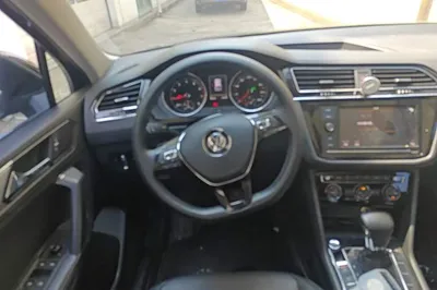 Volkswagen Tiguan L 2018, 49300 км, за 12339 USD - фото 9