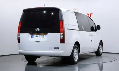 Hyundai Staria 2025, 40006 км, за 14651.29 USD
