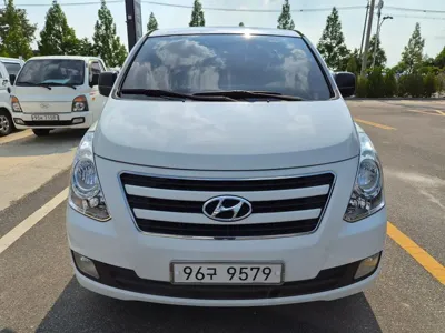 Hyundai Starex 2017, 204000 км, за 4463.7 USD