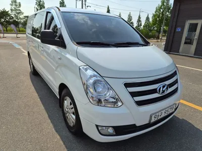 Hyundai Starex 2017, 204000 км, за 4463.7 USD