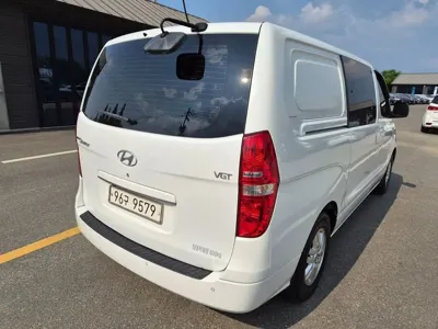 Hyundai Starex 2017, 204000 км, за 4463.7 USD