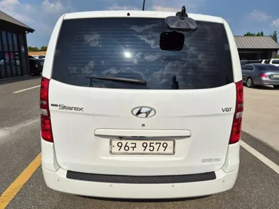 Hyundai Starex 2017, 204000 км, за 4463.7 USD