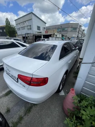 Audi A4 2014, 77372 км, за 4225.44 USD