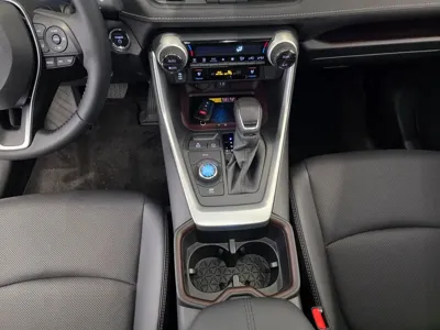 Toyota RAV4 2025, 4429 км, за 31180.26 USD - фото 9
