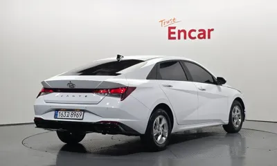 Hyundai Avante 2022, 136354 км, за 7995.84 USD