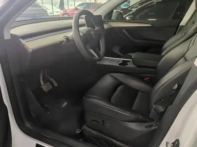 Tesla Model Y 2023, 60000 км, за 21727.42 USD