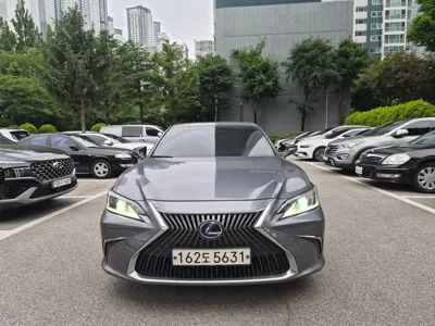 Lexus ES 2021, 65000 км, за 22790.9 USD
