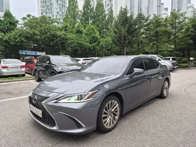 Lexus ES 2021, 65000 км, за 22790.9 USD