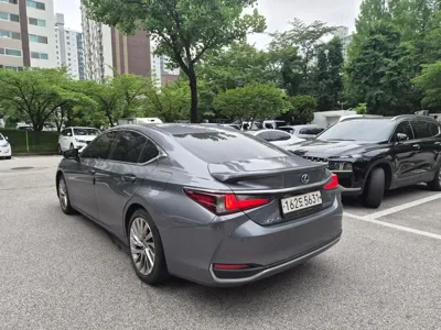 Lexus ES 2021, 65000 км, за 22790.9 USD