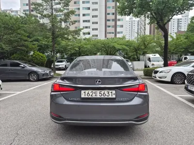 Lexus ES 2021, 65000 км, за 22790.9 USD - фото 6