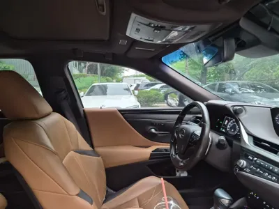Lexus ES 2021, 65000 км, за 22790.9 USD - фото 8