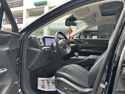Hongqi Hongqi HS3 2024, 10000 км, за 11708.78 USD