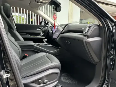 Hongqi Hongqi HS3 2024, 10000 км, за 11652.21 USD - фото 6