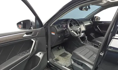 Volkswagen Tiguan 2023, 32018 км, за 19627.15 USD - фото 10
