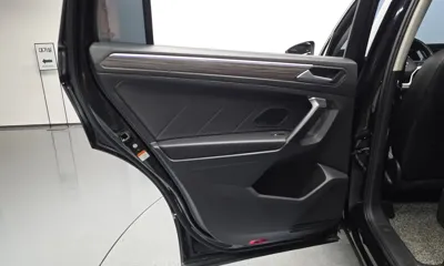 Volkswagen Tiguan 2023, 32018 км, за 19627.15 USD - фото 25