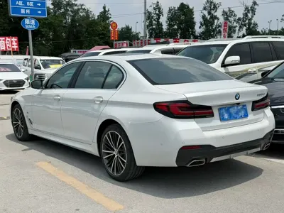 BMW 5 Series 2021, 70000 км, за 27003.32 USD