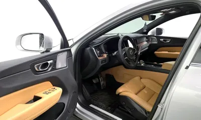 Volvo XC60 2023, 42501 км, за 27241.7 USD - фото 10