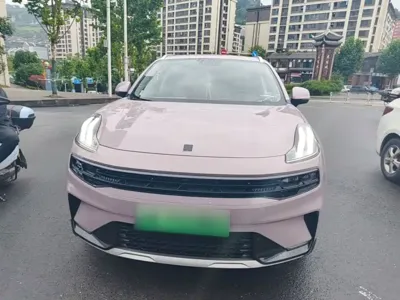 Lynk & Co 06 EM-P 2023, 29600 км, за 9621.47 USD