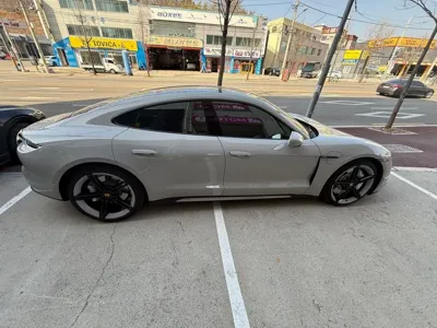 Porsche Taycan 2024, 10000 км, за 147984.57 USD