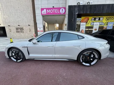Porsche Taycan 2024, 10000 км, за 147984.57 USD