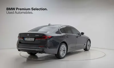 BMW 5-Series 2022, 33682 км, за 24655.24 USD