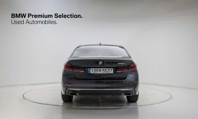 BMW 5-Series 2022, 33682 км, за 24655.24 USD