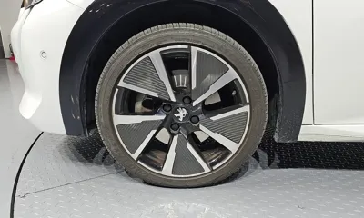 Peugeot 208 2022, 56900 км, за 14238.4 USD