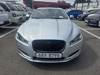 Jaguar XF · 2015 год