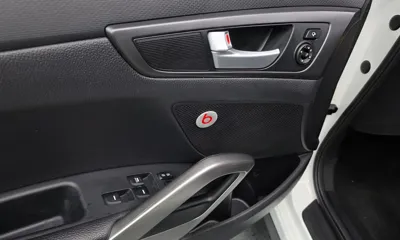Hyundai Veloster 2016, 125317 км, за 4135.49 USD - фото 15