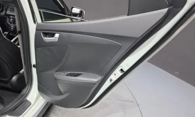 Hyundai Veloster 2016, 125317 км, за 4135.49 USD - фото 25