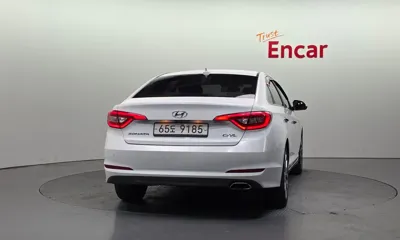 Hyundai Sonata 2015, 121545 км, за 5814.34 USD
