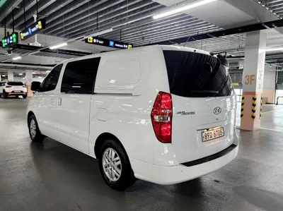 Hyundai Starex 2017, 118176 км, за 6956.12 USD
