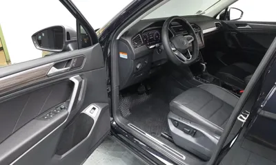 Volkswagen Tiguan 2024, 8615 км, за 23767.65 USD - фото 12