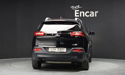 Jeep Cherokee 2018, 96037 км, за 6821.19 USD