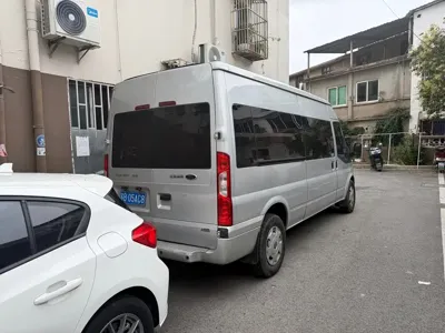 Ford Transit Custom 2017, 220000 км, за 10299.63 USD