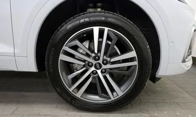Audi Q5 2021, 35587 км, за 25677.69 USD