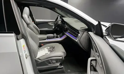 Audi Q8 2023, 27793 км, за 56180.63 USD - фото 11