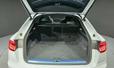 Audi Q8 2023, 27793 км, за 56180.63 USD - фото 20