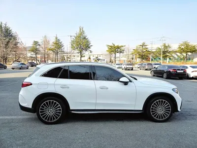 Mercedes-Benz GLC-Class 2023, 53807 км, за 40035.45 USD - фото 6
