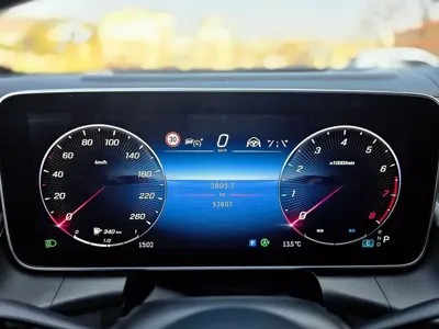 Mercedes-Benz GLC-Class 2023, 53807 км, за 40035.45 USD - фото 8