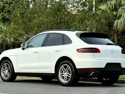 Porsche Macan 2015, 125000 км, за 12985.3 USD