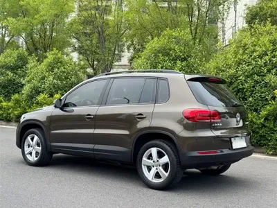 Volkswagen Tiguan 2013, 119000 км, за 4390.81 USD
