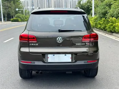 Volkswagen Tiguan 2013, 119000 км, за 4390.81 USD