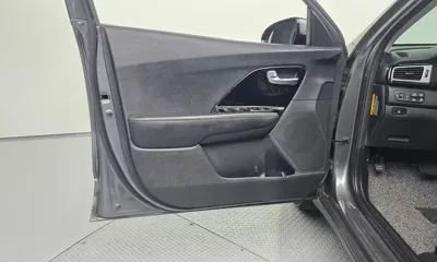 Kia Niro 2018, 129329 км, за 19502.04 USD - фото 24