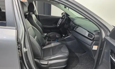 Kia Niro 2018, 129329 км, за 19502.04 USD - фото 26