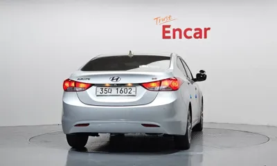 Hyundai Avante 2013, 26050 км, за 4032.58 USD